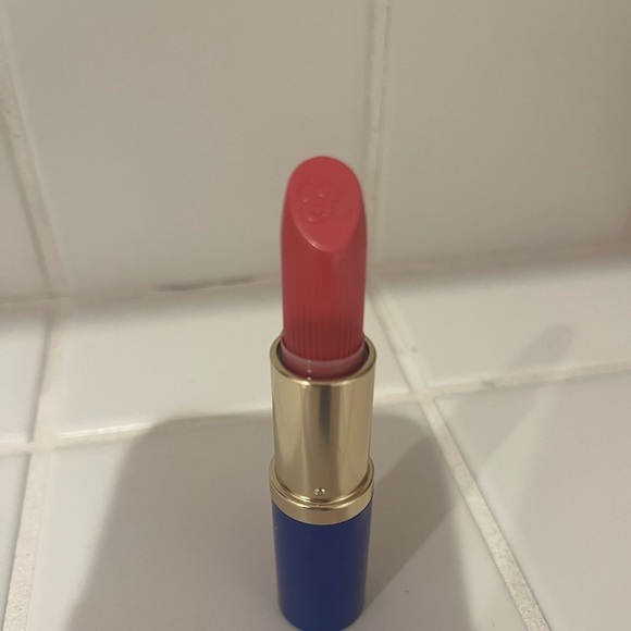 Estee Lauder Other - Estee Lauder lipstick creme‎ rouge levres 220 powerful